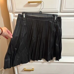 Black leather pleated skirt L